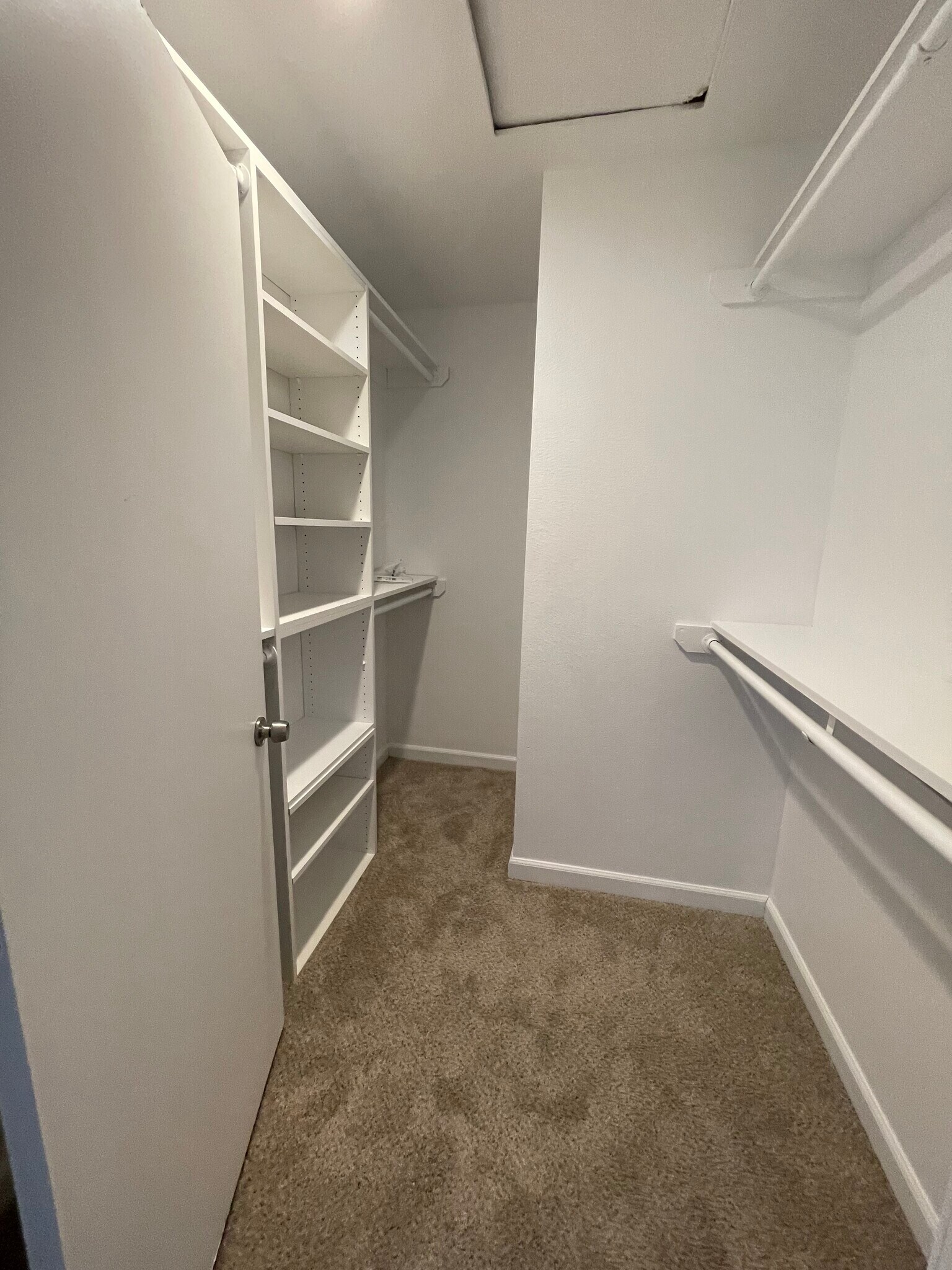 Building Photo - 9454 Twin Trails Dr