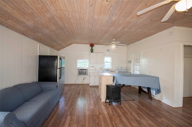 Building Photo - 306 W Bryan St