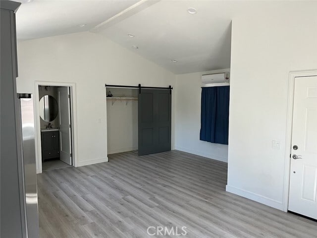 Building Photo - 701 Oakdale Ave