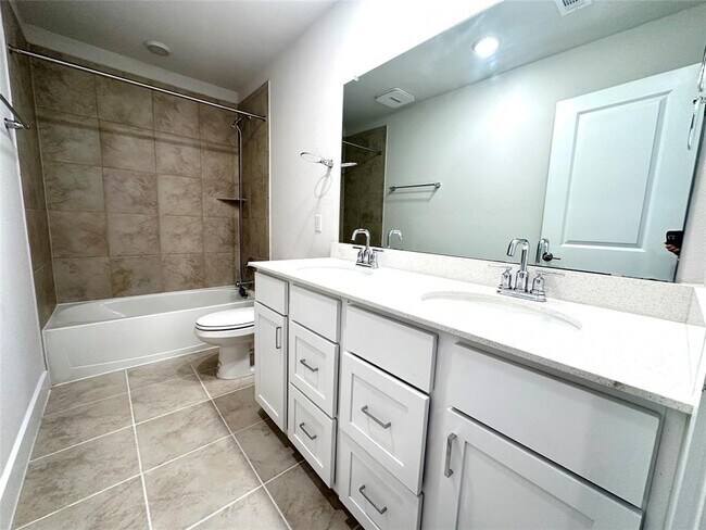 Building Photo - 15701 Ellinger Dr