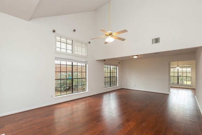 Building Photo - 3223 Golden Willow Dr