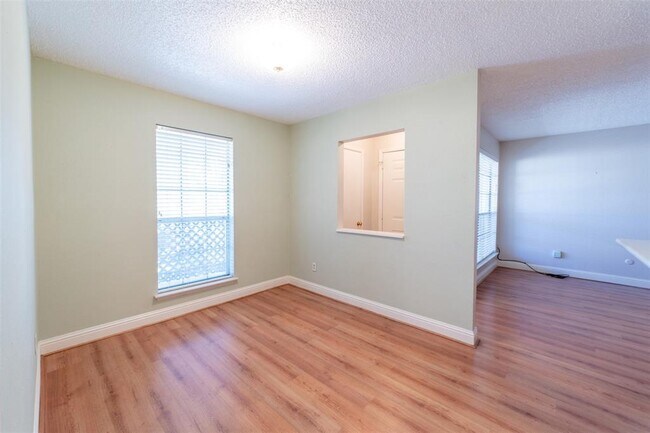 Building Photo - 2800 Jeanetta St