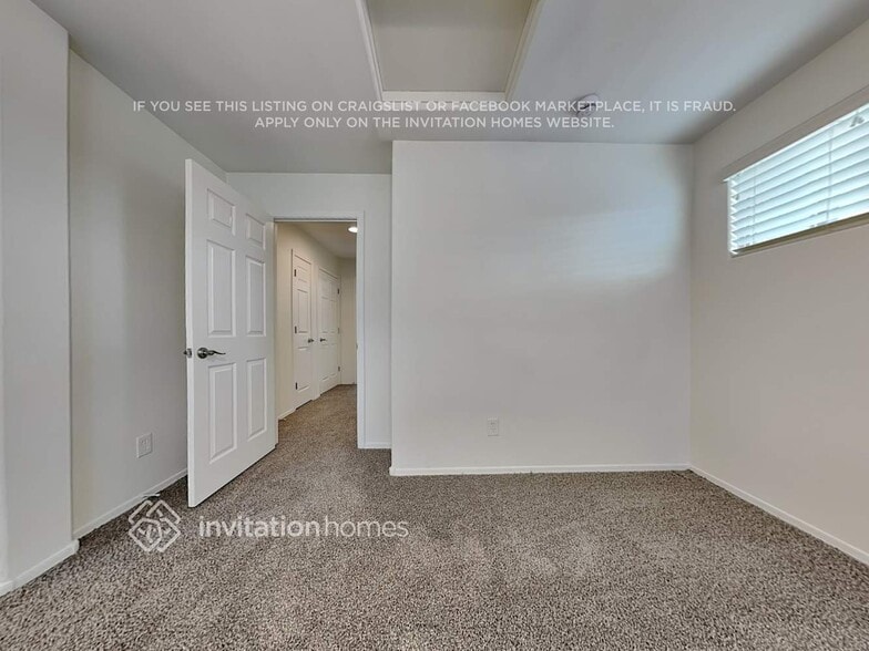 Building Photo - 239 N Sandal