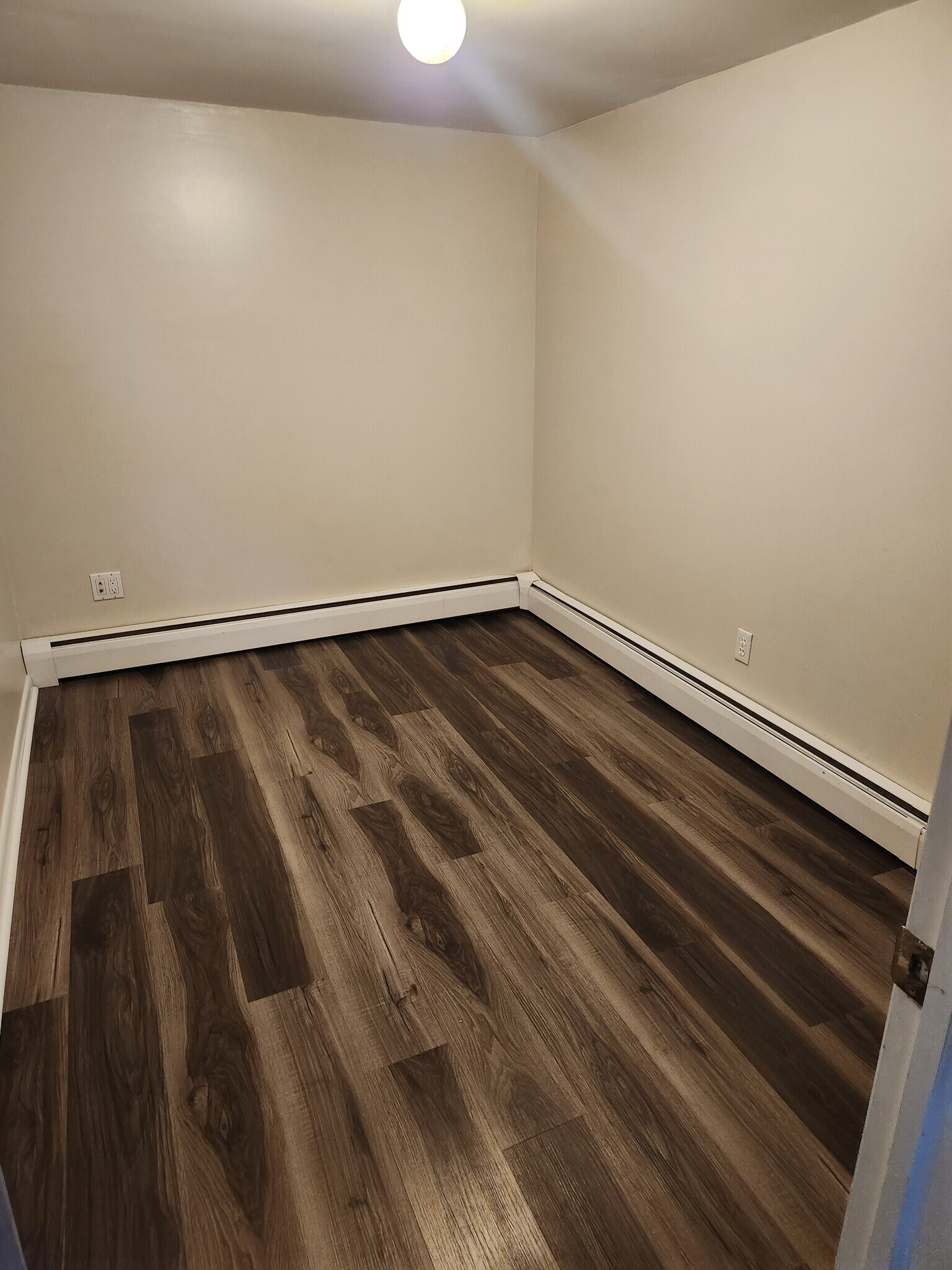 Office/ Bonus room - 27 E Coal St