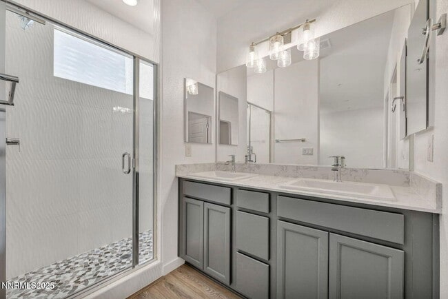 Building Photo - 557 California Ave