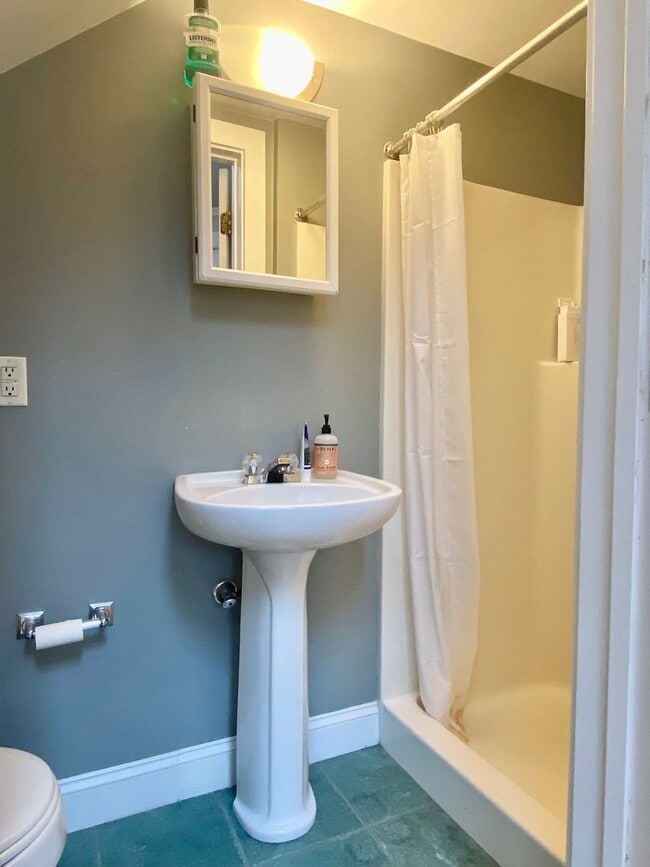 Building Photo - HOT CAMBRIDGE LISTING!!!!!