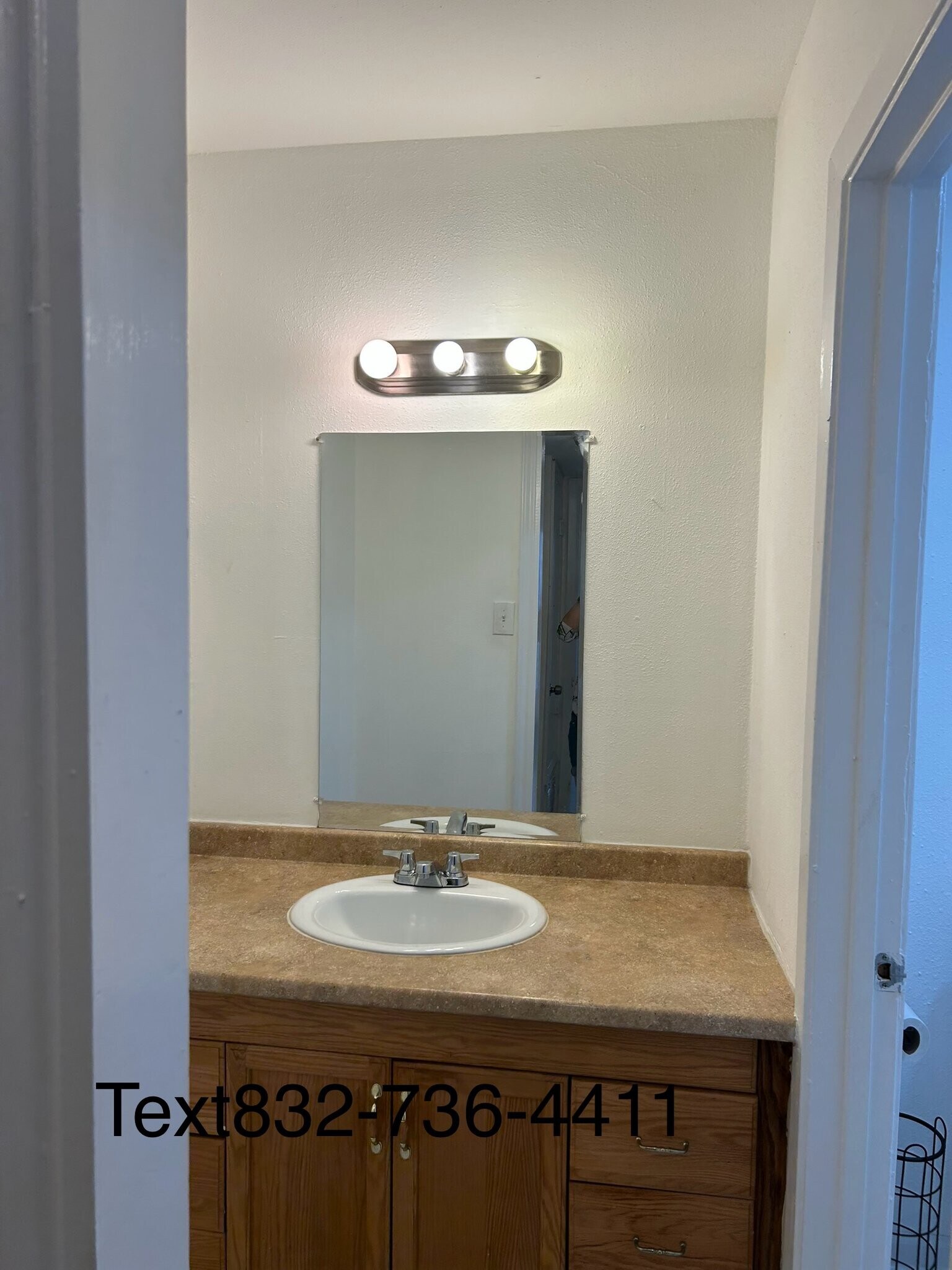 Building Photo - 201 W Rosamond St