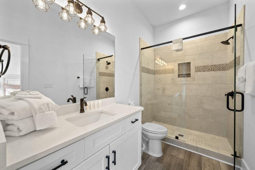 Building Photo - 7 W Gate