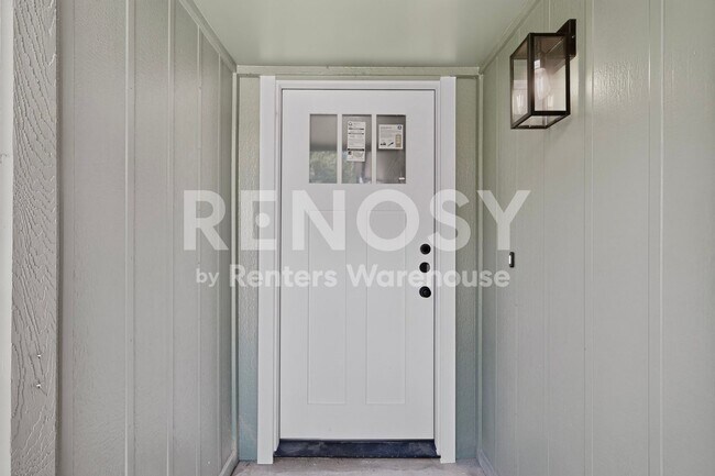Building Photo - Completely Refreshed Arlington Home
