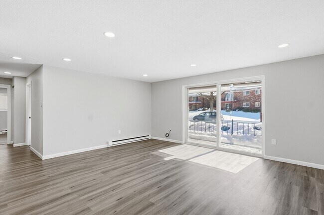 Building Photo - 18 Fountain Ln