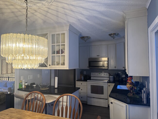 Building Photo - 47 Waterman St