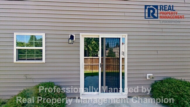 Building Photo - Spacious Home w/Open Living, Fireplace, Fenced Yard & Solar Panels