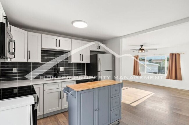 Building Photo - 610 Catalina Dr