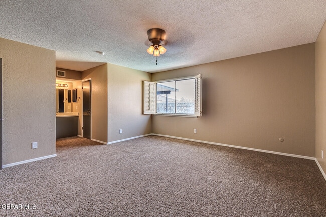 Building Photo - 5572 Fernwood Cir