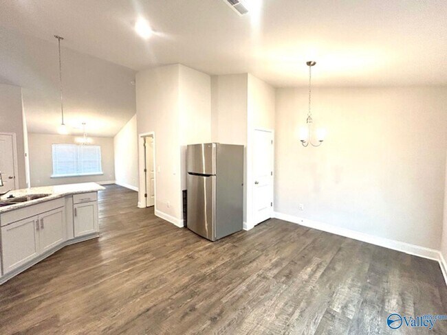 Building Photo - 14254 Wildflower Dr