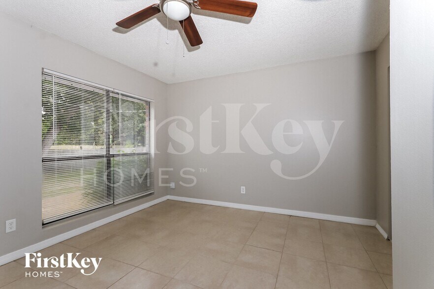 Building Photo - 438 SE Streamlet Ave