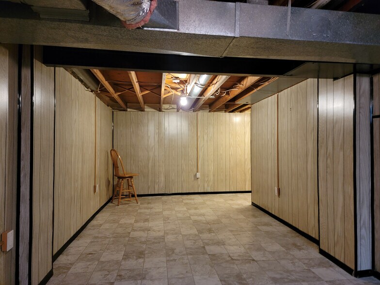 Building Photo - 902 Maple Ln