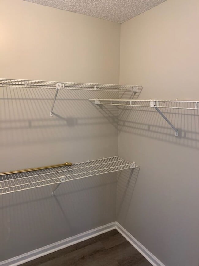 Building Photo - This charming 3-bed, 2.5-bath townhome is available for rent.