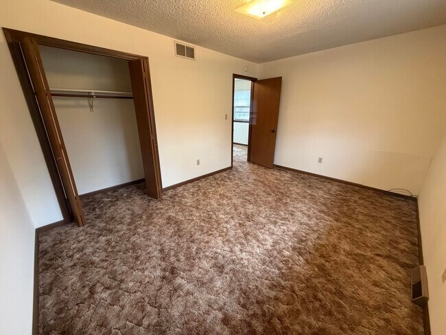 Building Photo - 2205 Warwick St