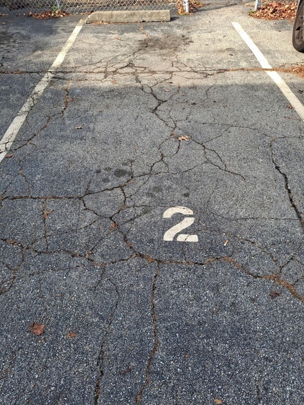 Building Photo - 37 Bancroft St