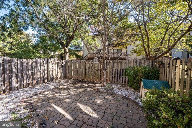 Building Photo - 5 Balamor Ln