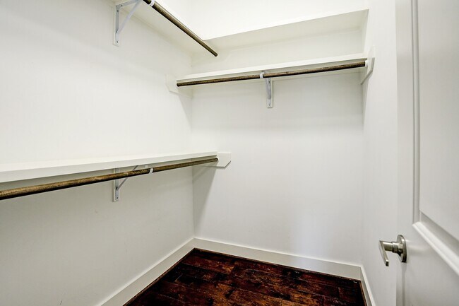 Building Photo - 1402 Eberhard St