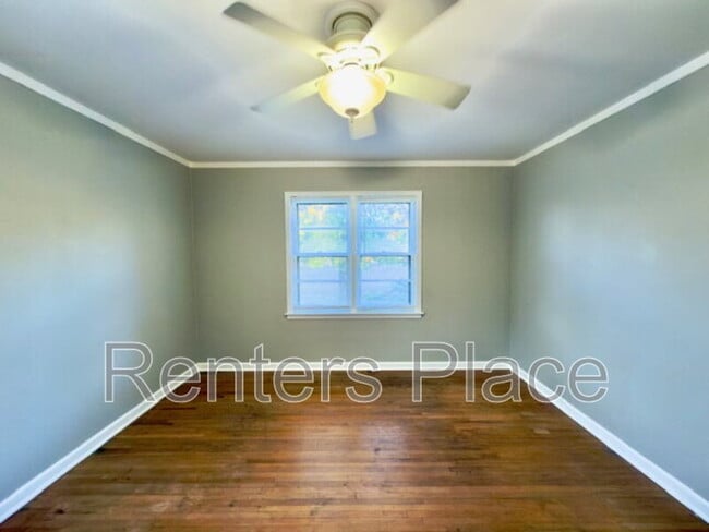 Building Photo - 3315 S Lewis Ave