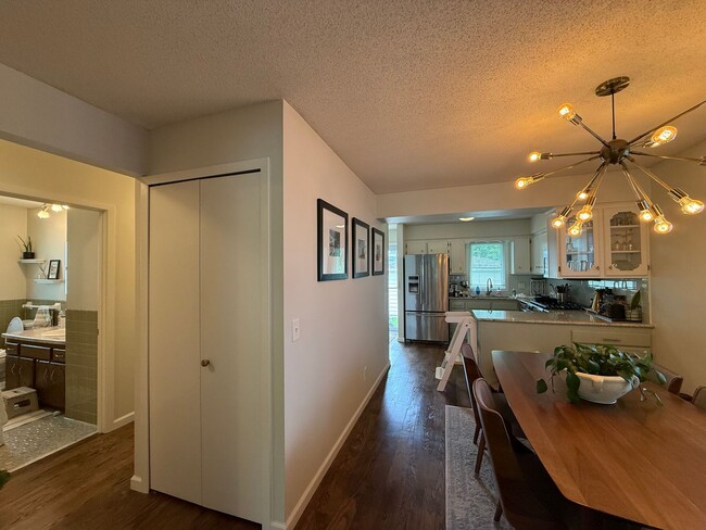 Building Photo - Beautifully Updated 4 Bed 2 Bath St.Paul S...