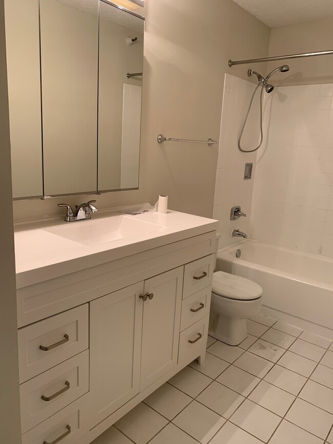 Building Photo - 10 E Ontario St