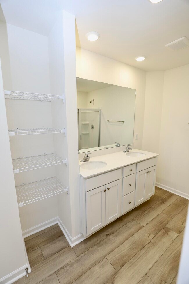 Building Photo - 1718 Canopy Dr