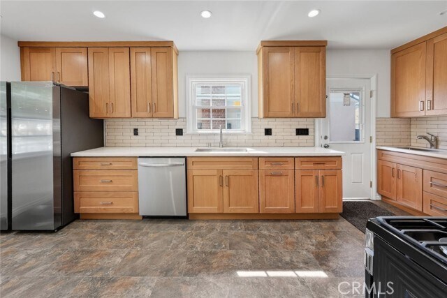 Building Photo - 1641 N Catalina St