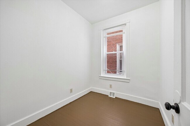 Building Photo - 427 N Redfield St