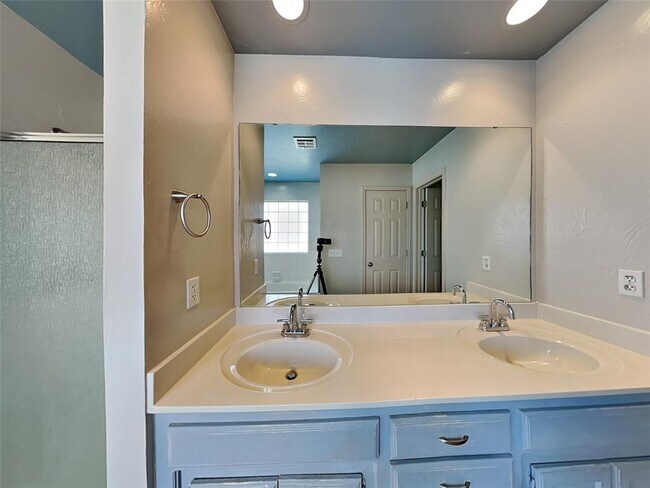 Building Photo - 10113 Carnie Cir
