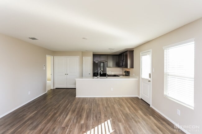 Building Photo - 5355 Curwood Dr