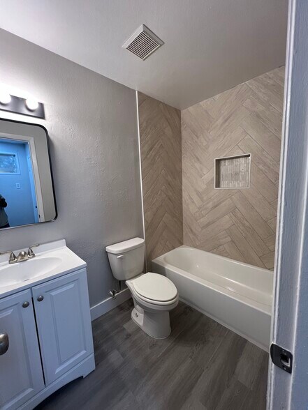 Bathroom - 6412 Diamond St