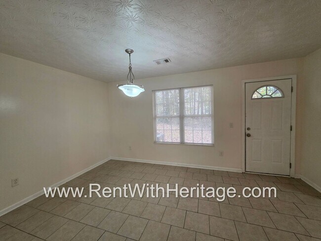 Building Photo - Awesome 3bd/ 2ba Townhome, Super Spacious, Small Community, Great Location