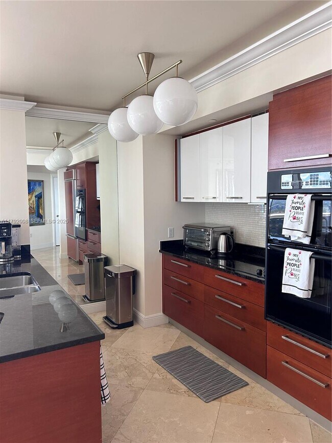 Building Photo - 1830 S Ocean Dr