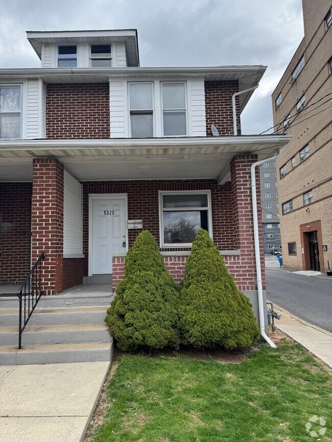 Building Photo - 1320-1322 Chelsea Ave