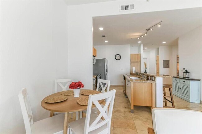 Building Photo - 9420 Seawall Blvd