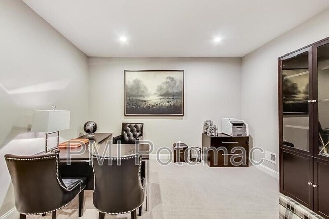 Building Photo - 10821 Symphony Park Dr