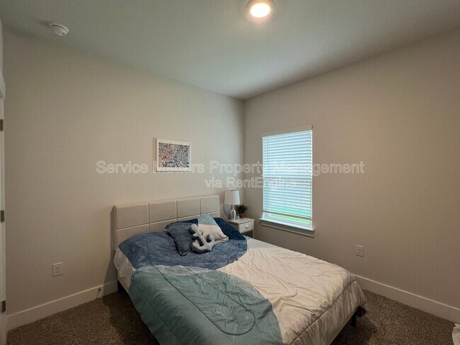 Building Photo - 5881 Cactus Dr