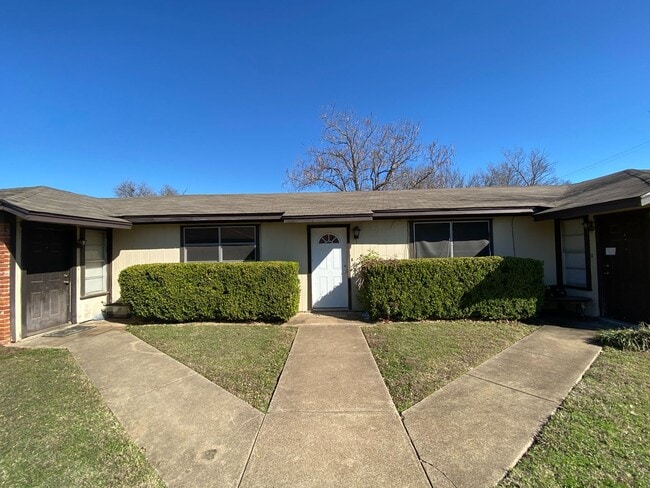 Primary Photo - Sanger Avenue TriPlexes