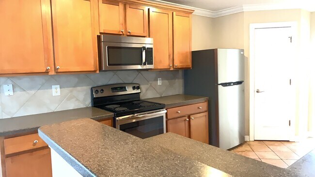 Building Photo - Beautiful 4-Bedroom,2.5-Baths with Two Car...