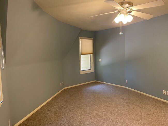 Building Photo - Amazing Garden Hwy Riverfront Home for Rent