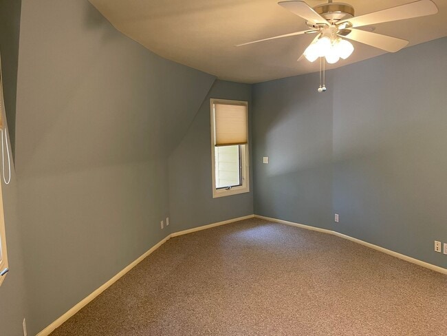 Building Photo - Amazing Riverfront Home for Rent