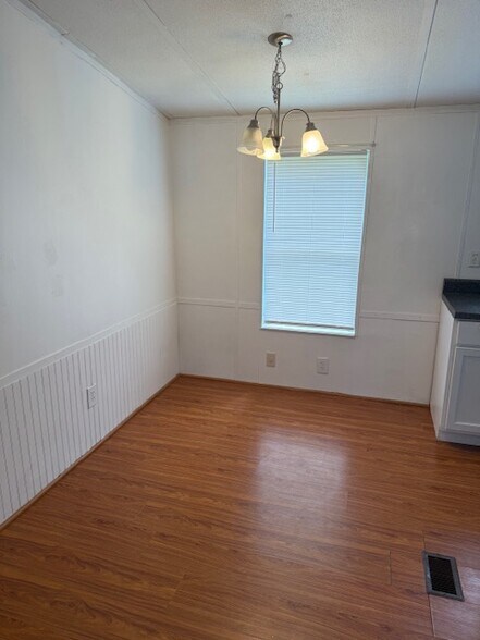 Building Photo - 245 Stanley Dr