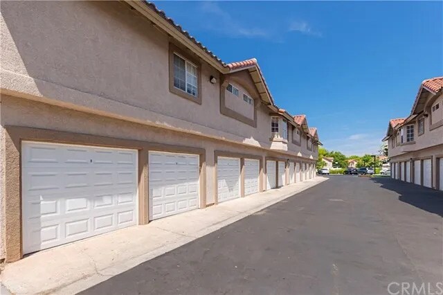 Building Photo - 11 Roble