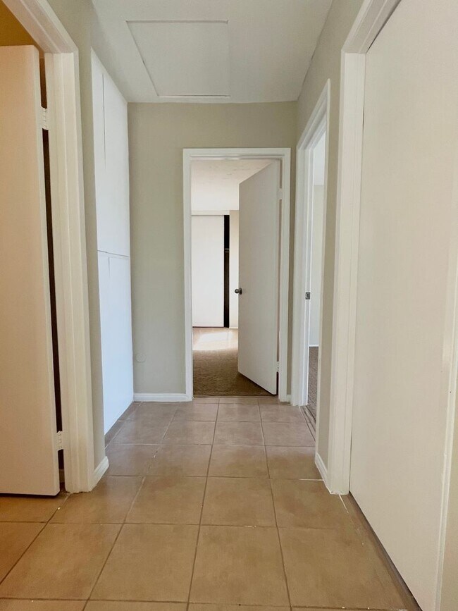 Building Photo - Upgraded 3 Bed 1.5 Bath Condo in Mira Mesa