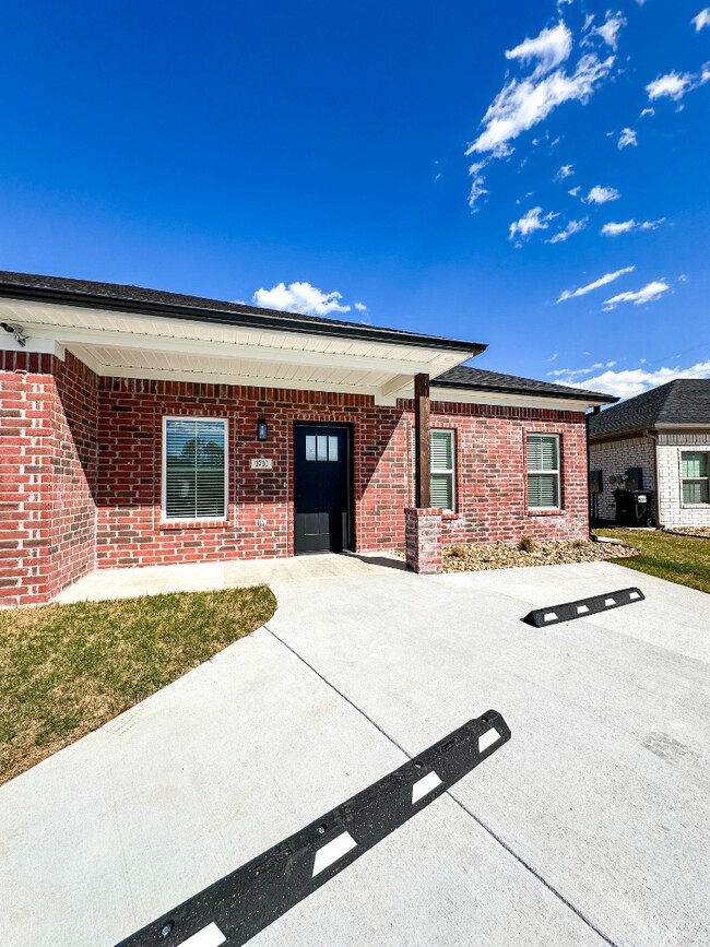Primary Photo - 1708 Rosemary Drive