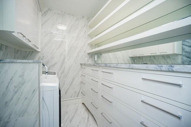 Building Photo - 5711 Sugar Hill Dr